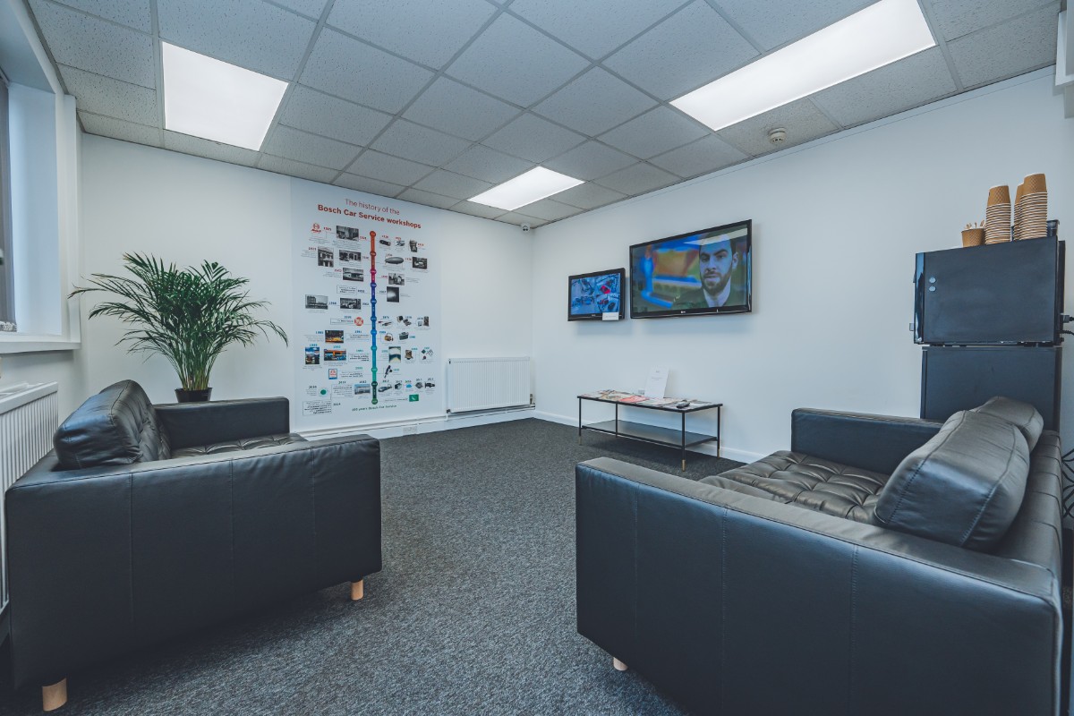 Hitchin Car Service Waiting Room